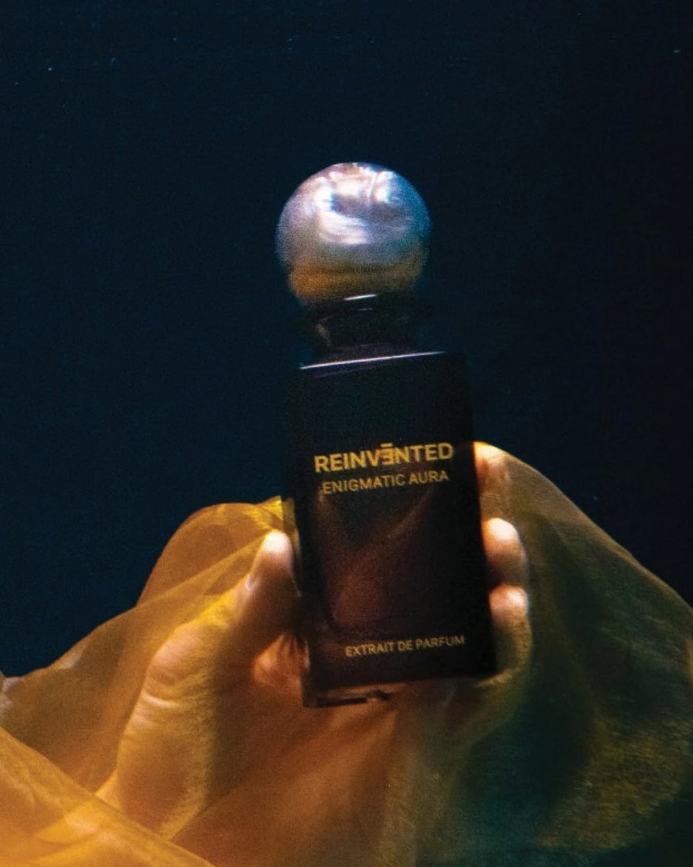 Reinvented Enigmatic Aura Extrait de Parfum (75ml) – Bild 4